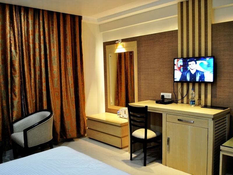 Отель The Sapphire Grand Варанаси Экстерьер фото